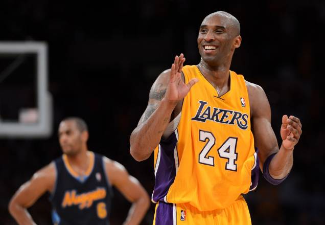 Os Los Angeles Lakers são um dos mais bem sucedidos times da história da liga norte-americana de basquete NBA. Kobe Bryant (foto) é apenas o mais recente de uma lista espetacular de astros da equipe, um rol que inclui Magic Johnson, Kareem Abdul Jabbar e Shaquille ONeal Os Los Angeles Lakers são um dos mais bem sucedidos times da história da liga norte-americana de basquete NBA. Kobe Bryant (foto) é apenas o mais recente de uma lista espetacular de astros da equipe, um rol que inclui Magic Johnson, Kareem Abdul Jabbar e Shaquille ONeal