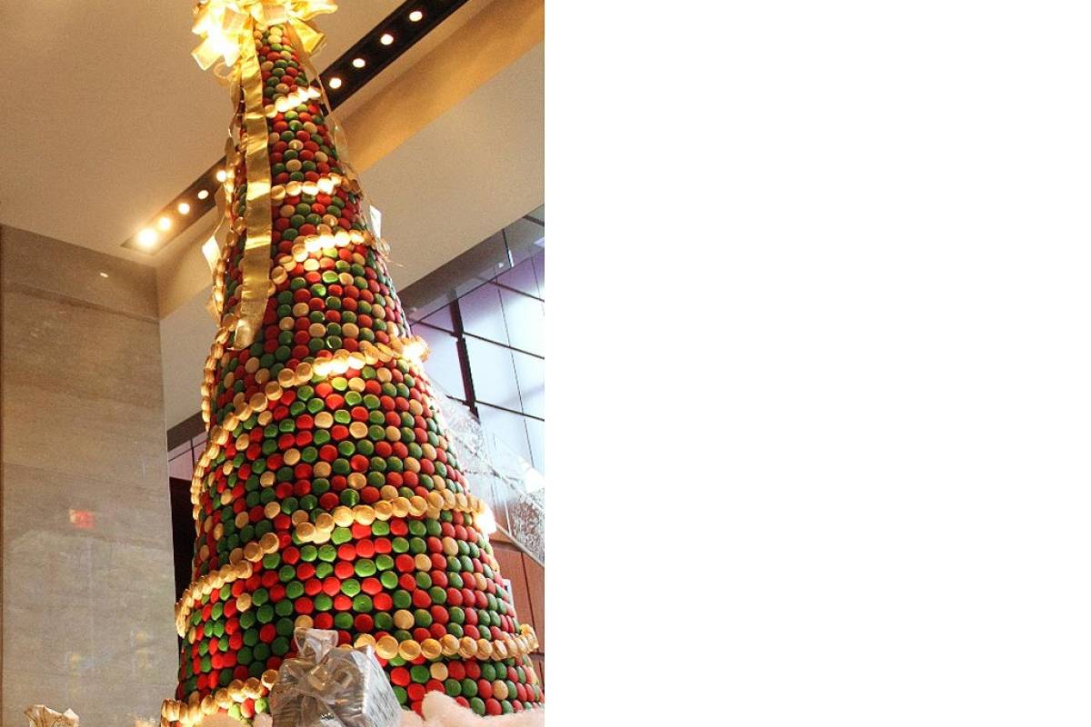 Hotel nos EUA exibe árvore de Natal feita com 8 mil macarons | Viagem e  Turismo