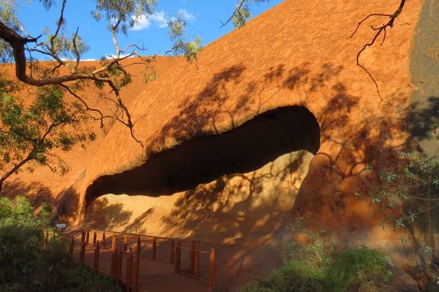 Cavernas em formas alucinantes estão recheadas de pinturas rupestres na Mala Walk