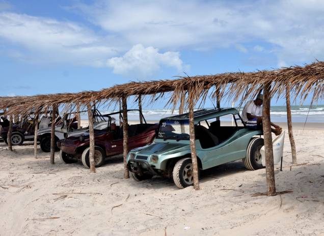 O passeio de bugue mais longo visita as dunas e segue até a Praia de Costa Azul