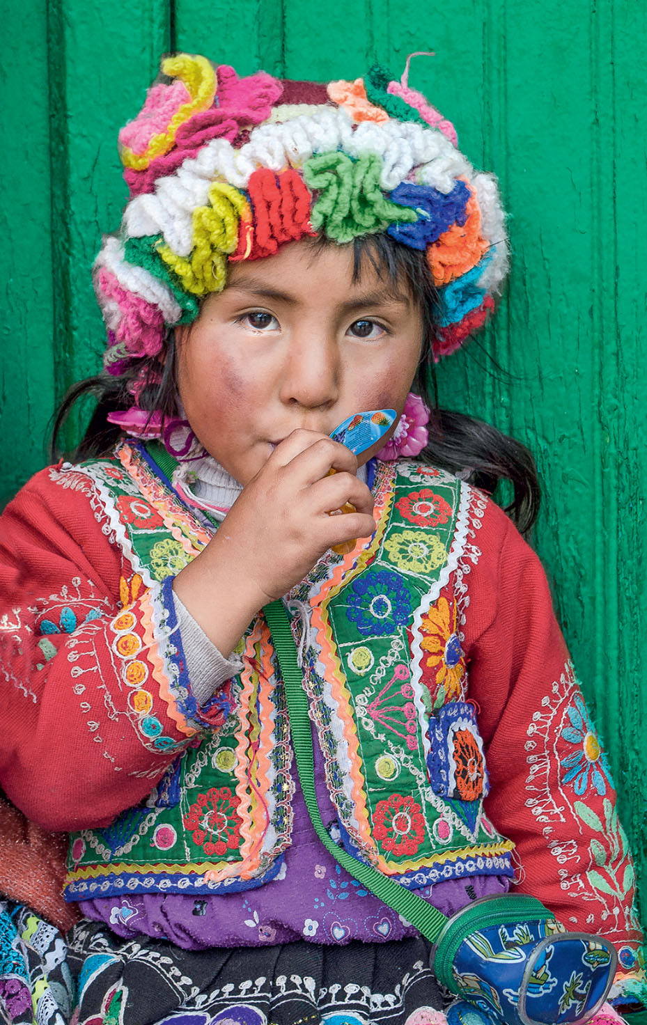 BEM NA FOTO: Menina cusquenha, no Peru