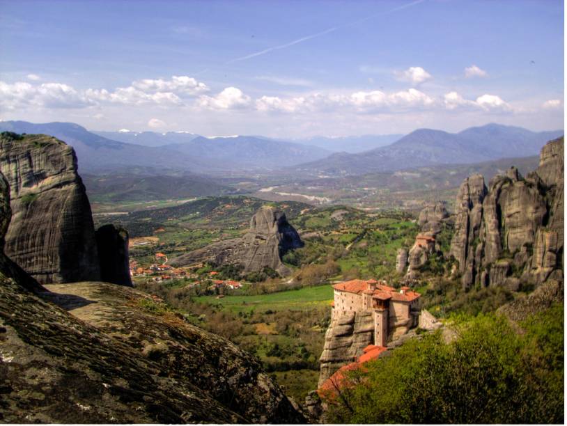 Os primeiros cristãos a se refugiar nas montanhas de Meteora provavelmente chegaram aqui no século 11 dC, mas as construções como as conhecemos começaram a tomar forma nos séculos 14 e 15