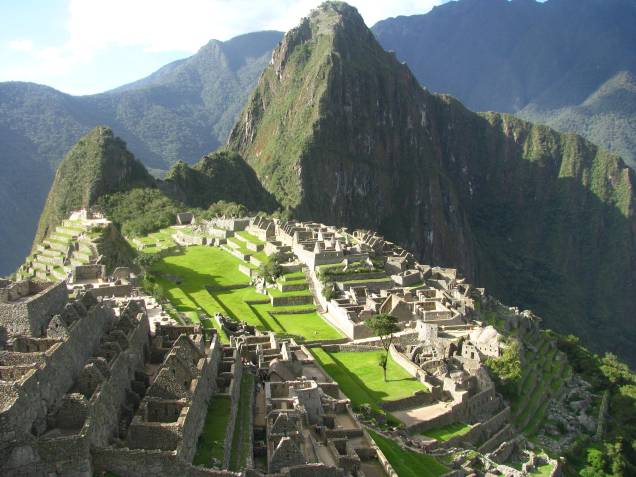 A cidade inca Machu Picchu foi edificada durante o governo de Pachacutec Inca Yupanqui na transição entre a Cordilheira dos Andes e a Amazônia, no Vale do Rio Urubamba A cidade inca Machu Picchu foi edificada durante o governo de Pachacutec Inca Yupanqui na transição entre a Cordilheira dos Andes e a Amazônia, no Vale do Rio Urubamba