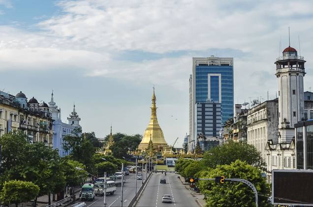 Os templos dourados de Yangon ficam no centro da cidade Os templos dourados de Yangon ficam no centro da cidade