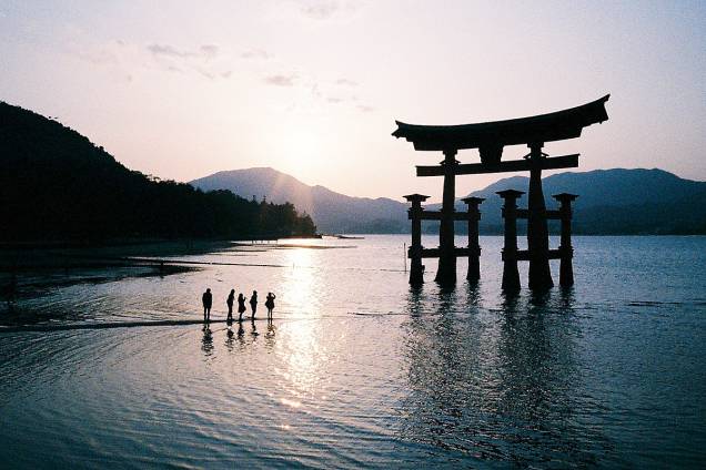 “Portal flutuante”, torii na ilha de Itsukushima (também conhecida como Miyajima)