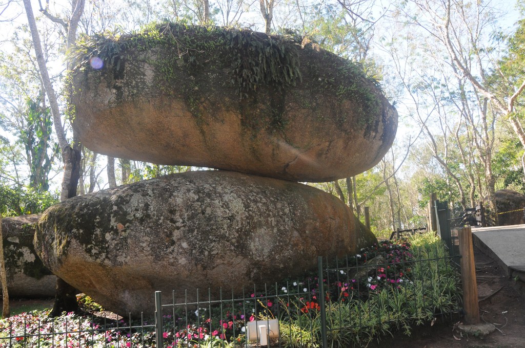 Monumento megalitico do Parque Municipal da Pedra Montada, Guararema, São Paulo