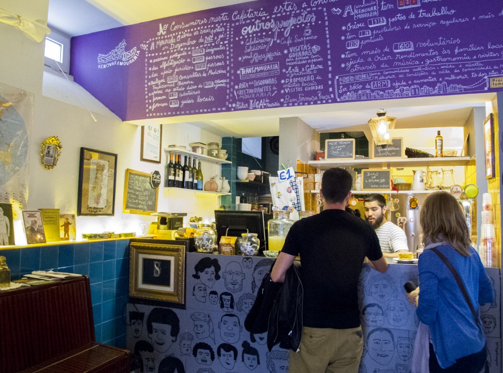 A cafeteria serve diversos petiscos e bebidas (Foto: Ora, Pois!)