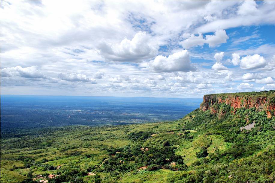 O Morro do Gritador fica em <a href="http://viajeaqui.abril.com.br/cidades/br-pi-pedro-ii" rel="Pedro II" target="_blank">Pedro II</a>, a 209 km de <a href="http://viajeaqui.abril.com.br/cidades/br-pi-teresina" rel="Teresina" target="_blank">Teresina</a>; com seu paredão de quase 300 metros de altura, o lugar é uma das maiores atrações da cidade