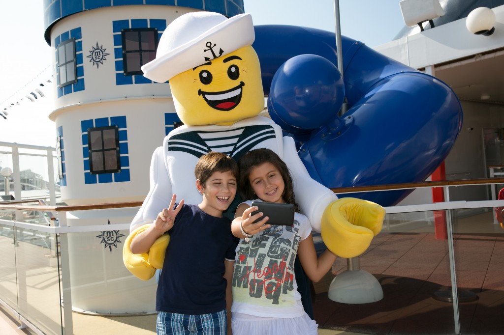 Mascote da LEGO nos navios da MSC (foto: divulgação)