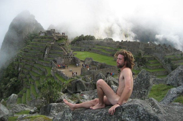 Em 2014 alguns turitas foram flgradaos se fotografando pelados em Machu Picchu (<a href="https://viajeaqui.abril.com.br/materias/turistas-se-fotografam-pelados-no-machu-picchu" rel="LEIA MAIS" target="_blank">LEIA MAIS</a>)