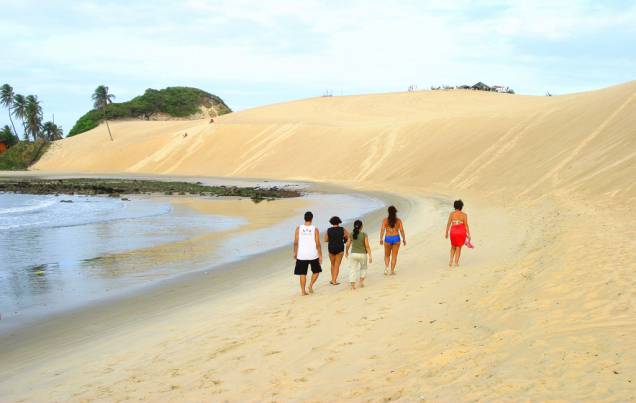 Caminhada pela praia de Genipabu Caminhada pela praia de Genipabu