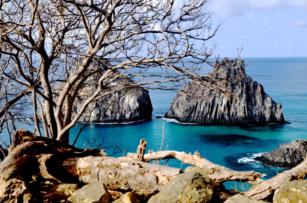 É no Brasil, mas fica no meio do oceano. Já adivinhou? (foto: Anna Laura Wolff)