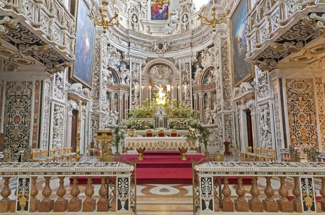 Interior da Chiesa di Santa Caterina, que fica na Piazza Bellini, no centro da cidade