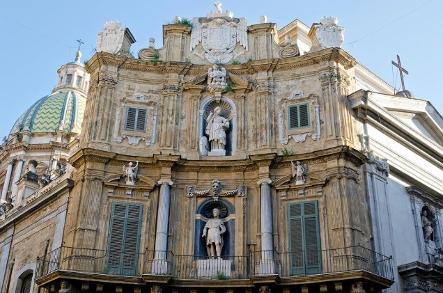 Detalhe de um dos cantos do Quattro Canti, uma praça ricamente ornamentada com esculturas, que fica na Corso Vittorio Emanuele, uma das principais avenidas da cidade de Palermo