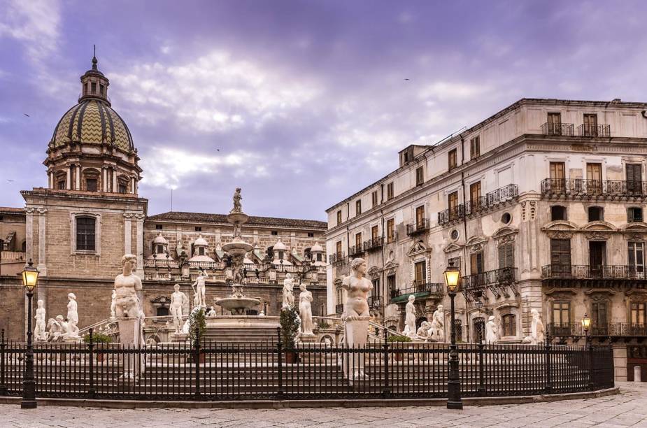 A Fontana Pretoria tem esculturas e fica na Vittorio Emanuele