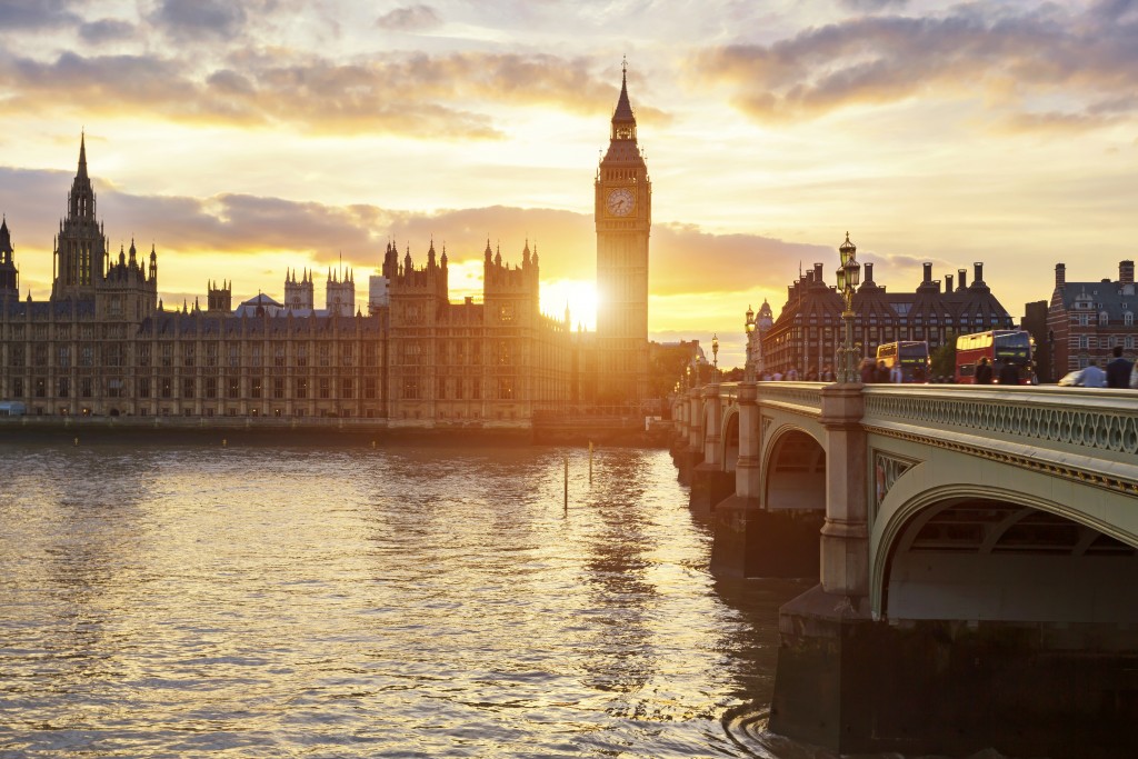 O Palácio de Westminster hoje se encontra assim e é um dos pontos turísticos de Londres (foto: iStock)