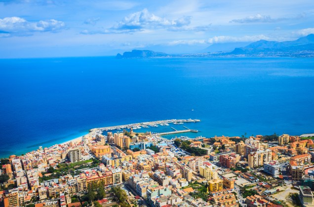 Palermo é considerada a maior cidade da Sicília, a ilha ao sul do país