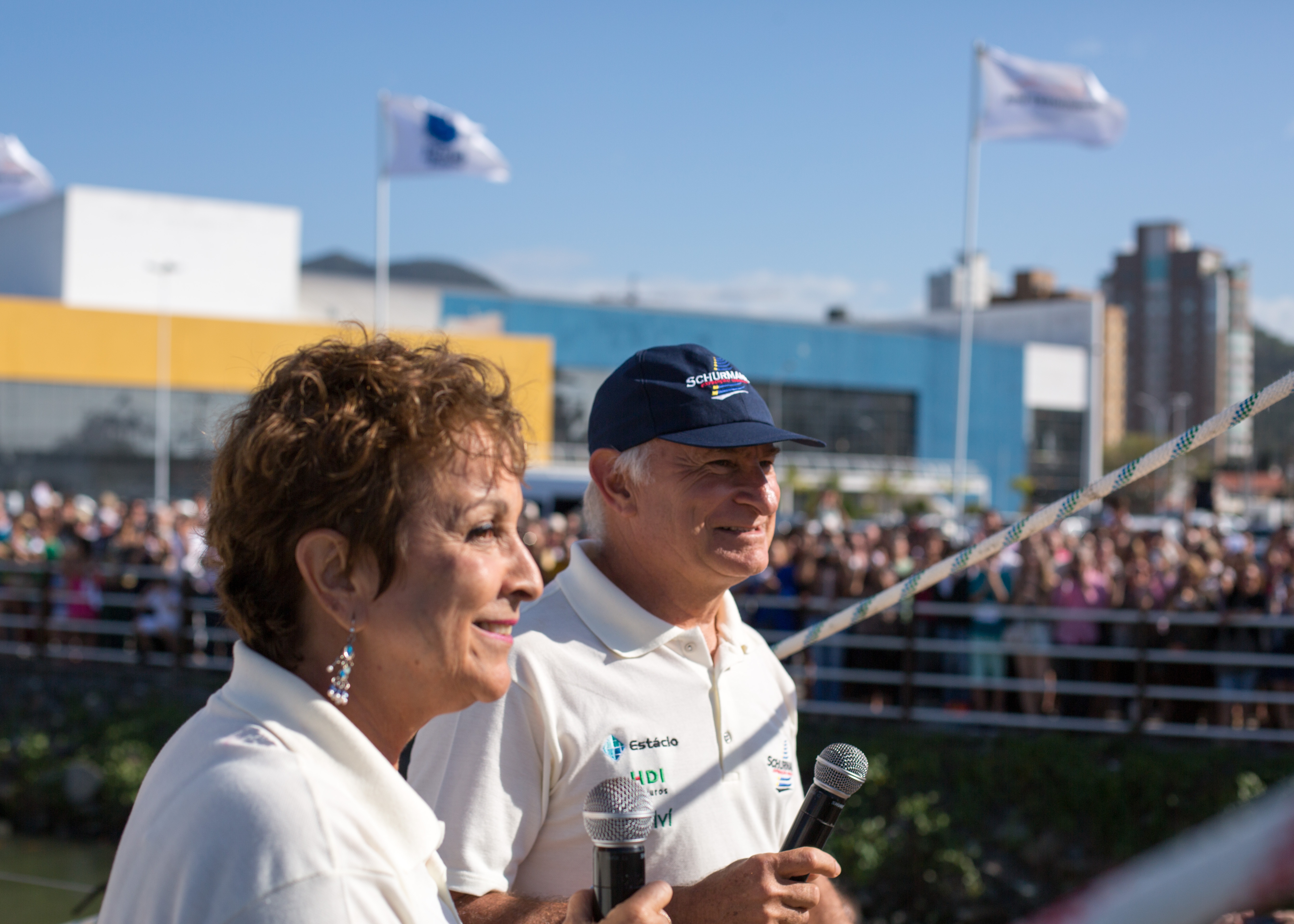 Há 2 anos: Heloísa e Vilfredo Shcurmann se despedem do público no porto de Itajaí - SC.