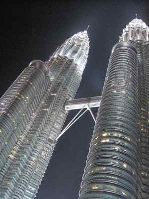 Dubai que me desculpe, mas as Petronas AINDA são as maiores gêmeas do mundo
