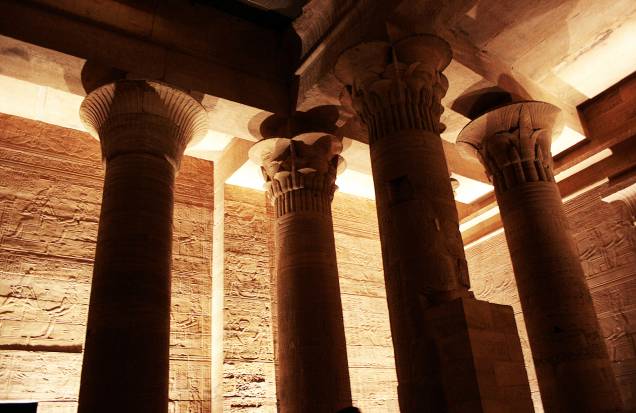 O Templo Philae foi projetado com influências gregas e egípcias O Templo Philae foi projetado com influências gregas e egípcias