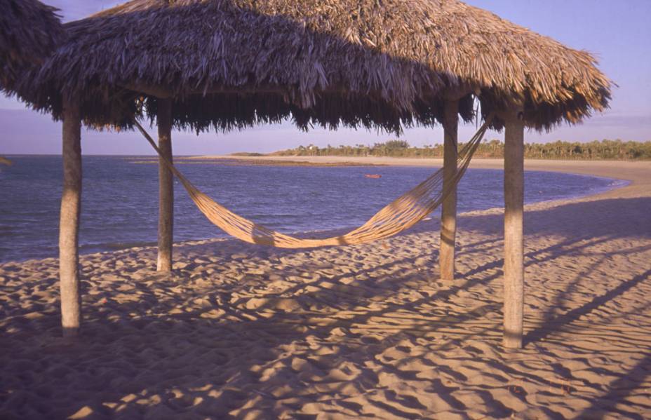 Sede de uma etapa do mundial de kitesurfe, a <a href="http://viajeaqui.abril.com.br/estabelecimentos/br-pi-luis-correia-atracao-praia-do-coqueiro" rel="Praia do Coqueiro" target="_blank">Praia do Coqueiro</a> em <a href="http://viajeaqui.abril.com.br/cidades/br-pi-luis-correia" rel="Luís Correia" target="_blank">Luís Correia</a> no Piauí tem também uma parte tranquila, onde pode-se desfrutar, na maré baixa, de piscinas naturais
