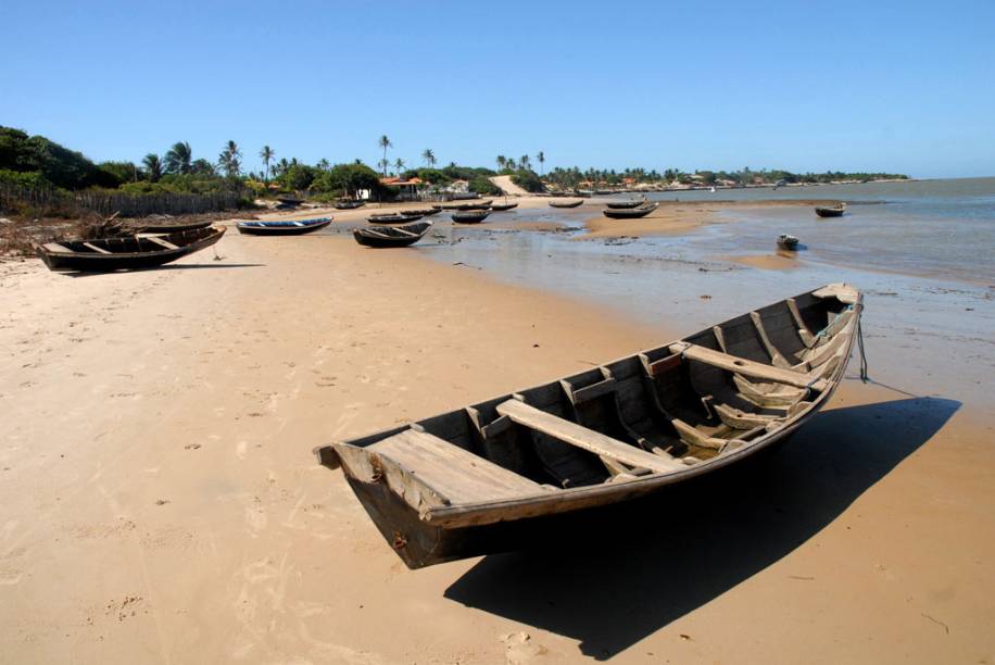 Praia do povoado da Ilha das Canárias no <a href="http://viajeaqui.abril.com.br/estabelecimentos/br-pi-parnaiba-atracao-passeio-de-barco-pelo-delta-do-rio-parnaiba" rel="delta do Rio Parnaíba" target="_blank">delta do Rio Parnaíba</a> no Piauí