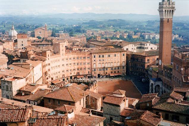 Em forma de leque, a piazza del Campo é uma das mais bonitas e originais de um país onde não faltam praças incríveis Em forma de leque, a piazza del Campo é uma das mais bonitas e originais de um país onde não faltam praças incríveis