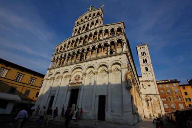 Fachada da igreja de San Michele in Foro, em Lucca Fachada da igreja de San Michele in Foro, em Lucca