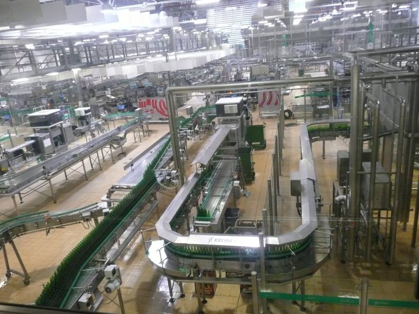 Área de engarrafamento da fábrica da Pilsner Urquell