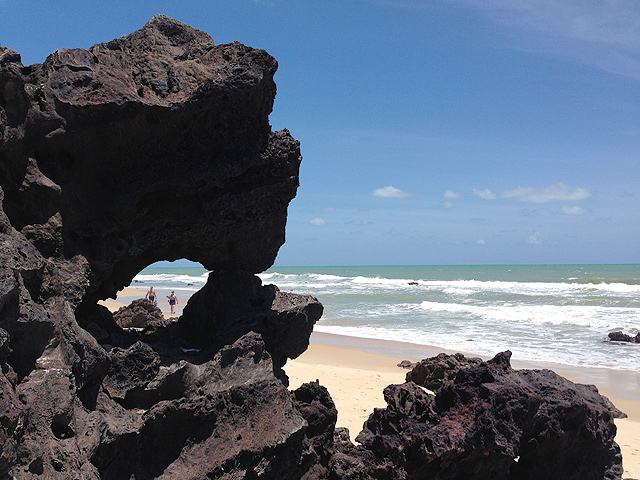Formações rochosas malucas na Praia de Pipa (foto: Ludmilla Balduino)