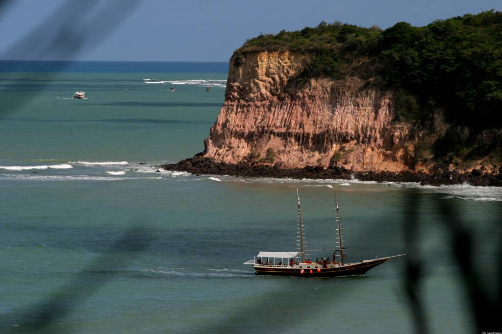 Praia da Pipa fica a 77 quilômetros de Natal, no município de Tibau do Sul