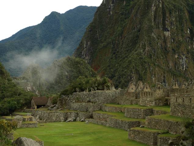 Vista parcial da Plaza Principal de Machu Picchu