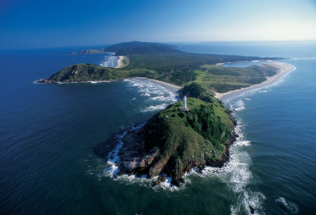 Vista aérea da Ilha do Mel (PR)