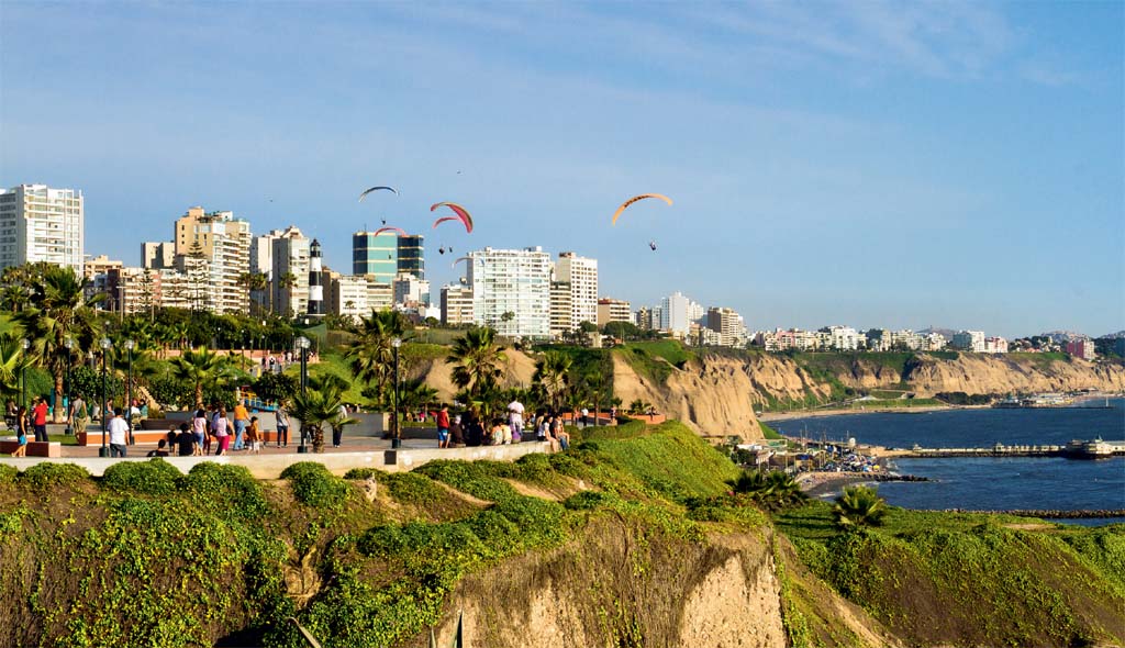 Praça de Miraflores, à beira do Pacífico