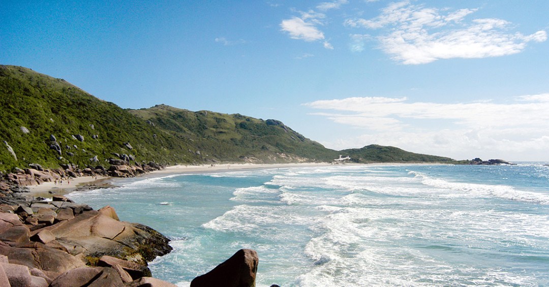 As oito melhores praias de nudismo do Brasil