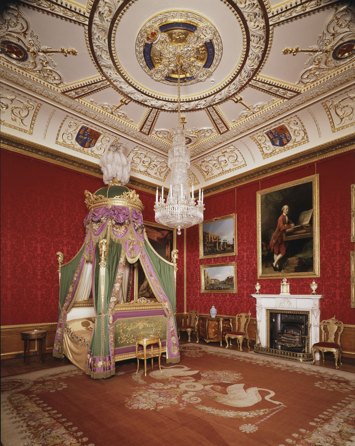 Este é o aposento real de Windsor, onde o principal monarca em curso costuma dormir (foto: divulgação)