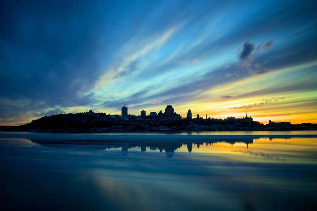 O skyline de Quebec, no Canadá, ao pôr do sol