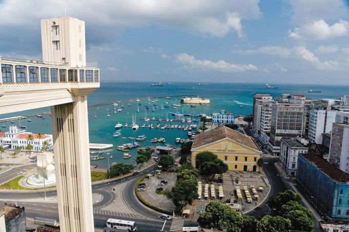 Elevador Lacerda, a visão clássica da Baía de Todos os Santos, Salvador, Bahia
