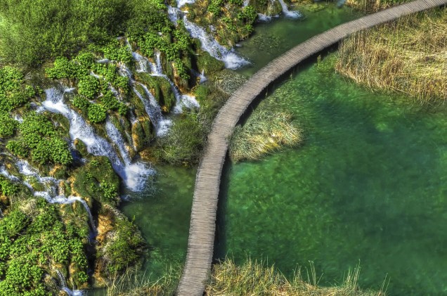 Algumas áreas do Parque Nacional dos Lagos de Plitvice podem ser visitadas durante o verão, enquanto outras ficam fechadas para o público no inverno