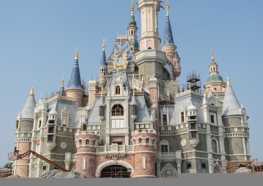 Shanghai_Disneyland_Castle.