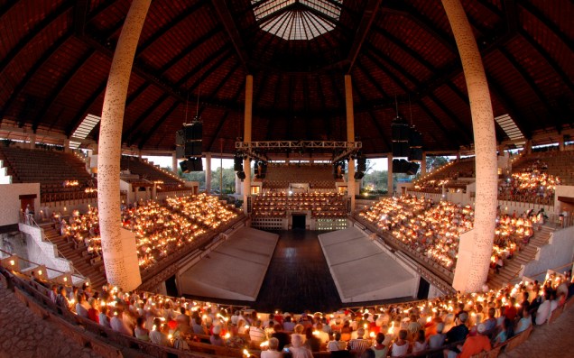 Arena de shows em Xcaret, com encenações sobre o passado maia e a colonização espanhola
