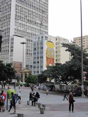 Painel dos Gêmeos no centro de São Paulo: urra meu, que saudades disso tudo!