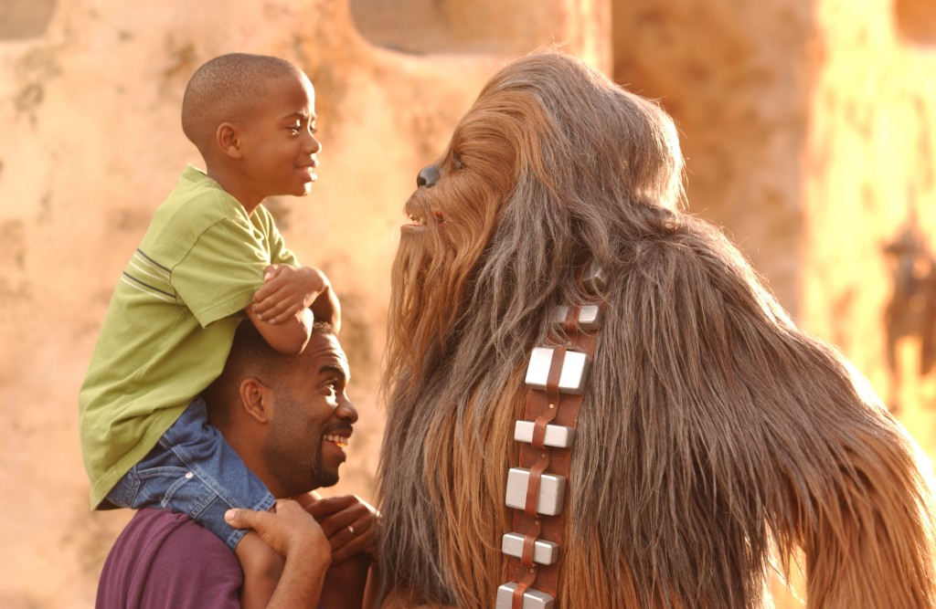 Tire uma foto com o Chewbacca no Disney's Hollywood Studios (Foto: divulgação)