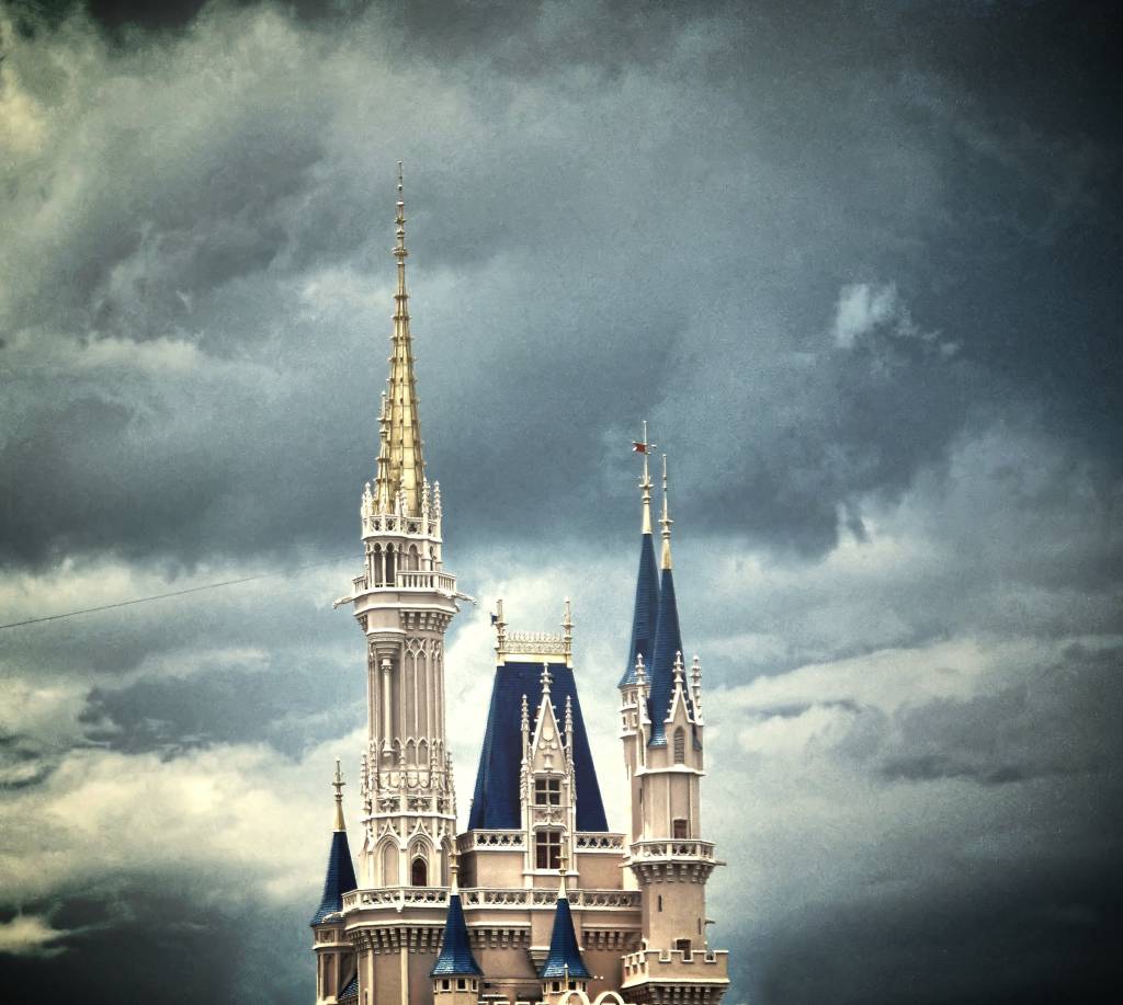 Tempestade sobre o castelo da Cinderela no Magic Kingdom, na Disney de Orlando (foto: praline3001/Flickr/creative commons)