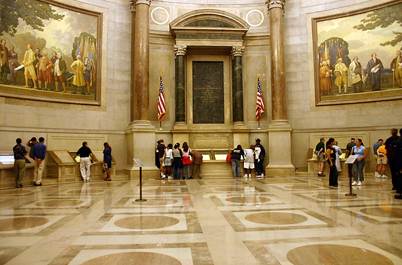 O salão Rotunda abriga os documentos mais importantes da história americana (foto: Kelvin Kay/Domínio público/Wikimedia)