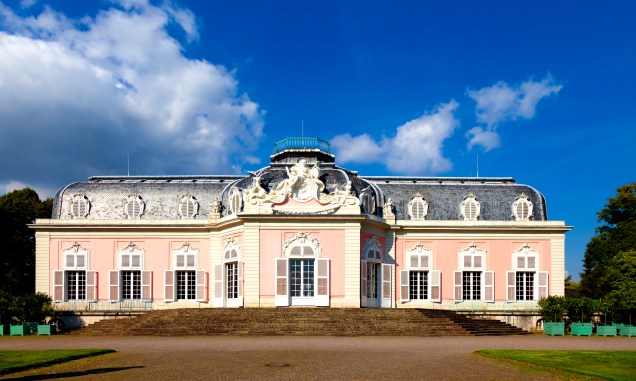 O parque Benrather Schloss tem um château lindo, perfeito para os viajantes de Düsseldorf, na Alemanha