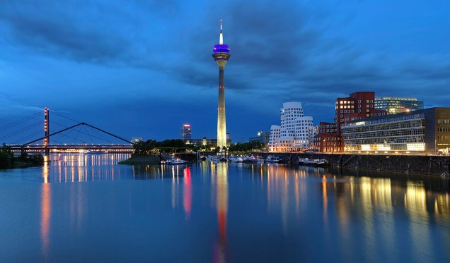 O charme noturno de Düsseldorf, na Alemanha