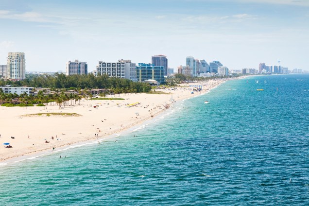 <a href="https://viajeaqui.abril.com.br/cidades/estados-unidos-fort-lauderdale" rel="Fort Lauderdale">Fort Lauderdale</a> pode ser o paraíso das compras, mas a cidade ao norte de Miami também tem seus atrativos naturais - e as belas praias atraem turistas de toda a região