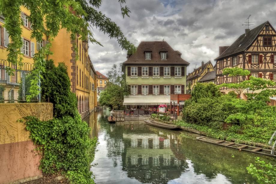 Localizada na bela região da Alsácia, Colmar guarda o charme de casinhas enxaimel e lindos canais