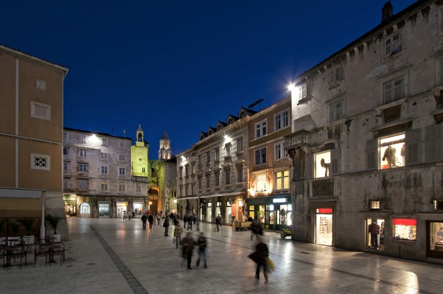 A vida noturna de Split, na Croácia, é bem valorizada. Por aqui, há muitos bons bares e restaurantes, além de ótimos lugares para fazer compras